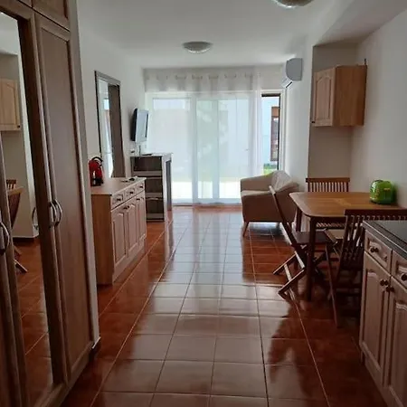 Apartament Ria Apartman Sosto By Bltn